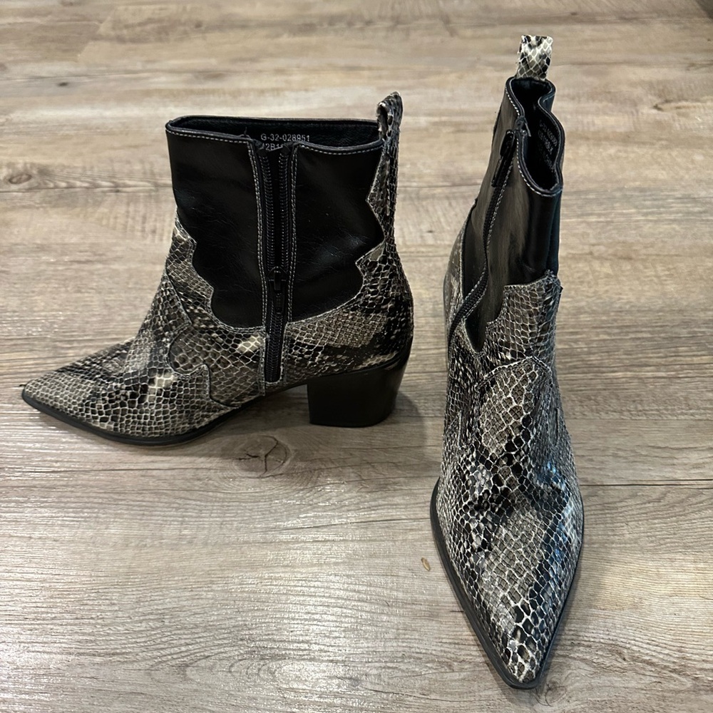 Top shop snake skin cowboy boots